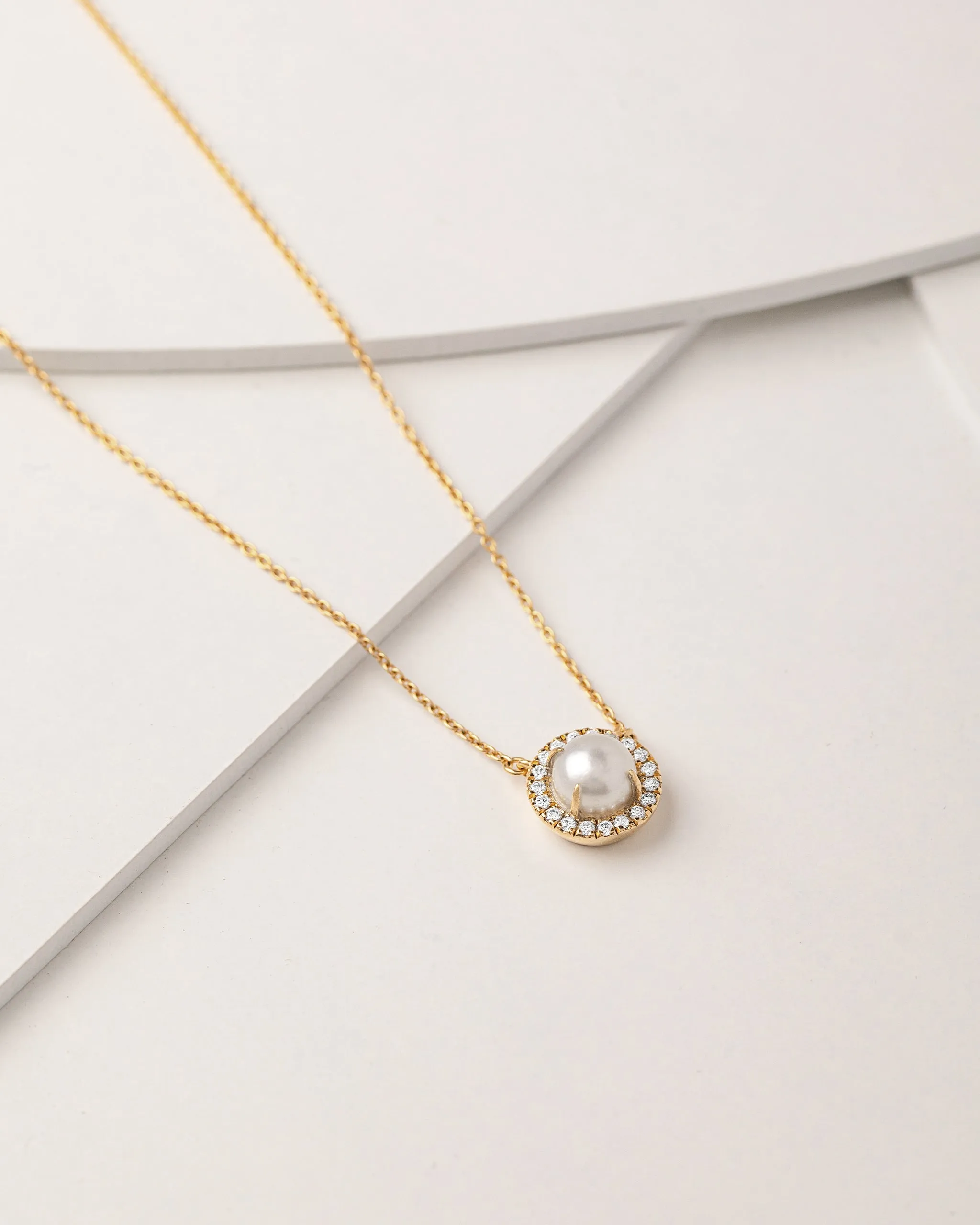 Classic Pearl Diamond Necklace