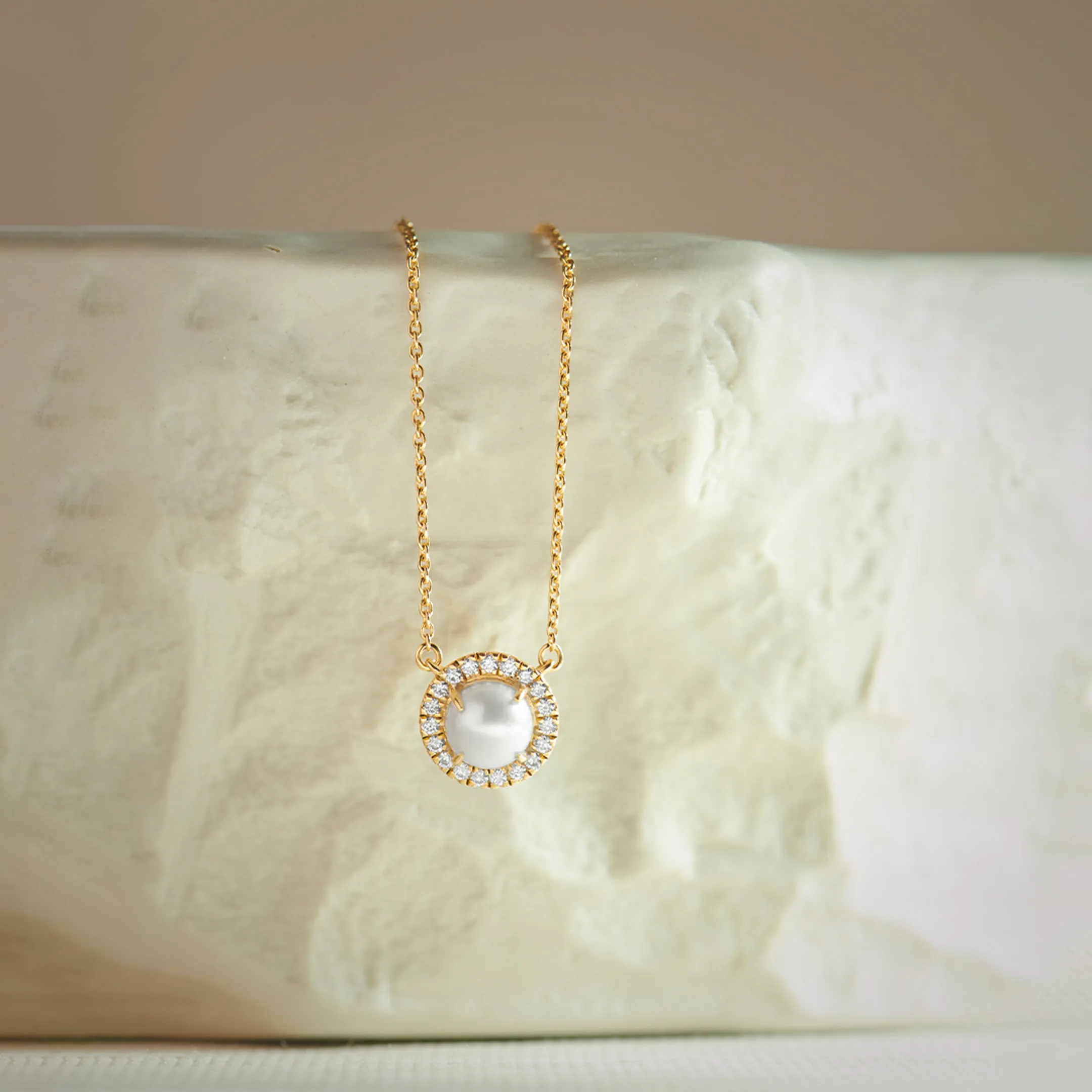 Classic Pearl Diamond Necklace